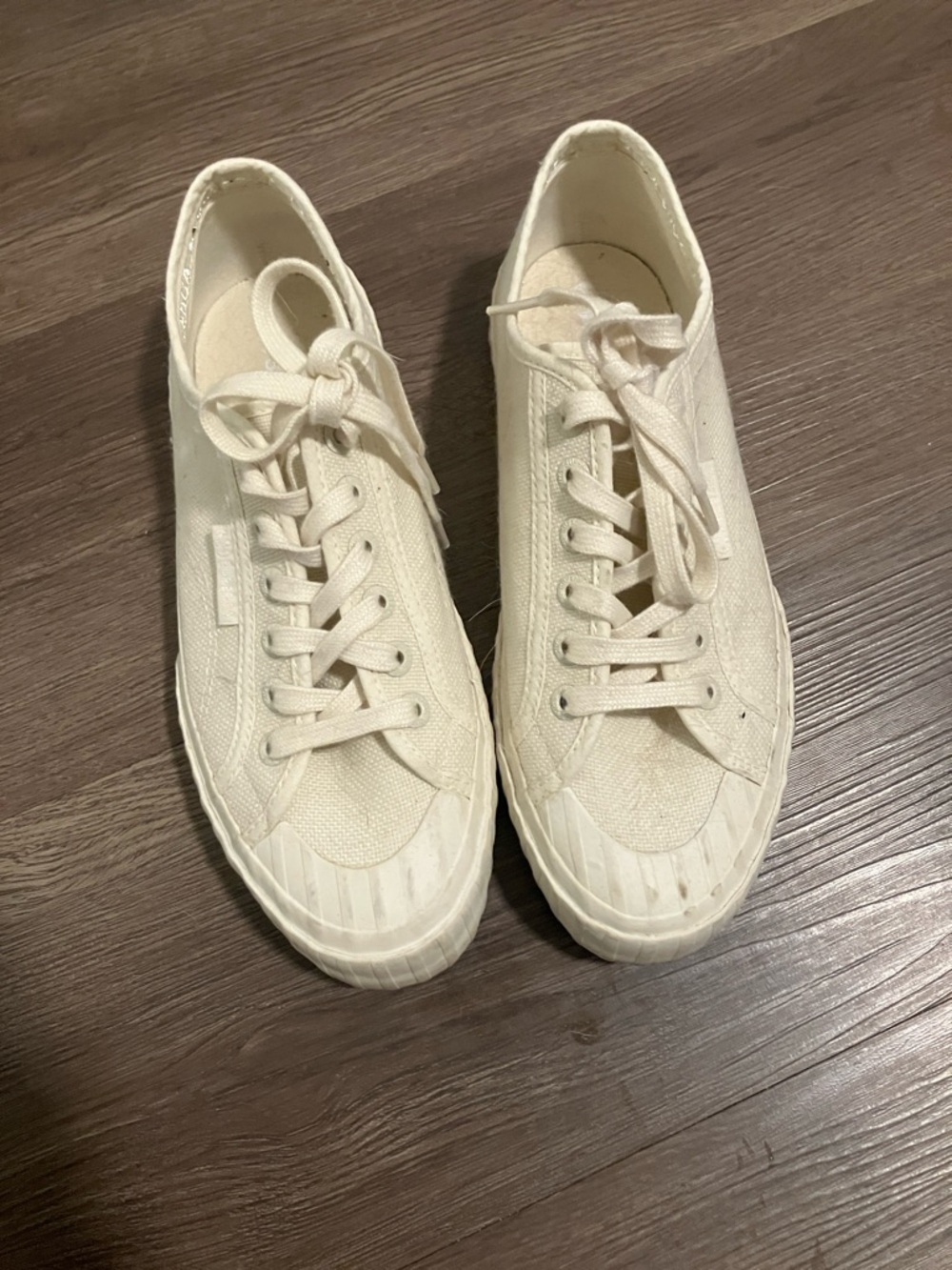 Cream Canvas Low-Top Lace-Up Sneakers